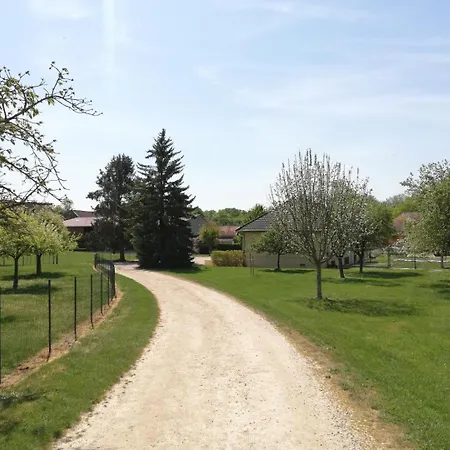 펜션 A La Croisee Des Lacs *