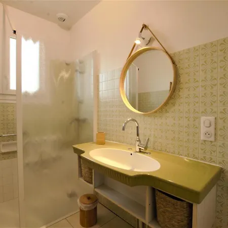 A La Croisee Des Lacs