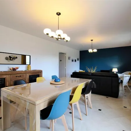 펜션 A La Croisee Des Lacs 피네